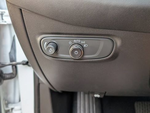 Used 2022 Chevrolet Equinox LT FWD image 11