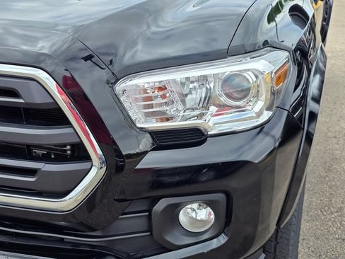 Used 2019 Toyota Tacoma SR5 AWD/4WD image 3