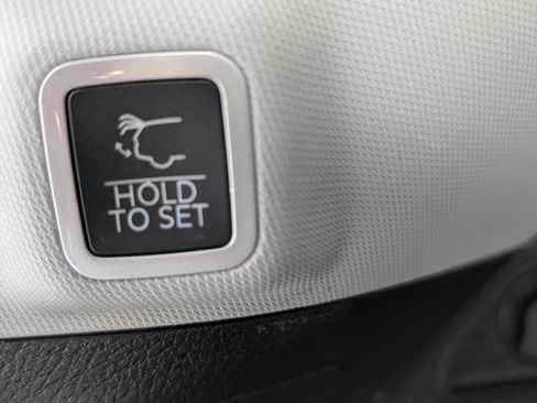 Used 2024 Jeep Grand Cherokee Limited image 41