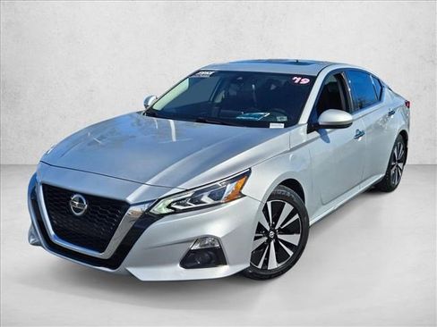 Used 2019 Nissan Altima 2.5 SV image 1