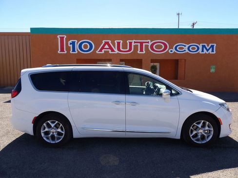Used 2020 Chrysler Pacifica Limited FWD image 1