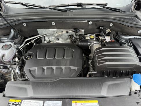 Used 2025 Volkswagen Atlas SE image 34