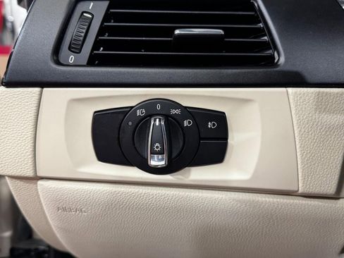 Used 2013 BMW 335i Convertible image 20