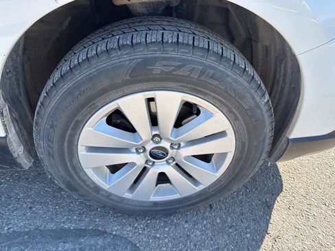Used 2017 Subaru Outback 2.5i Premium image 5