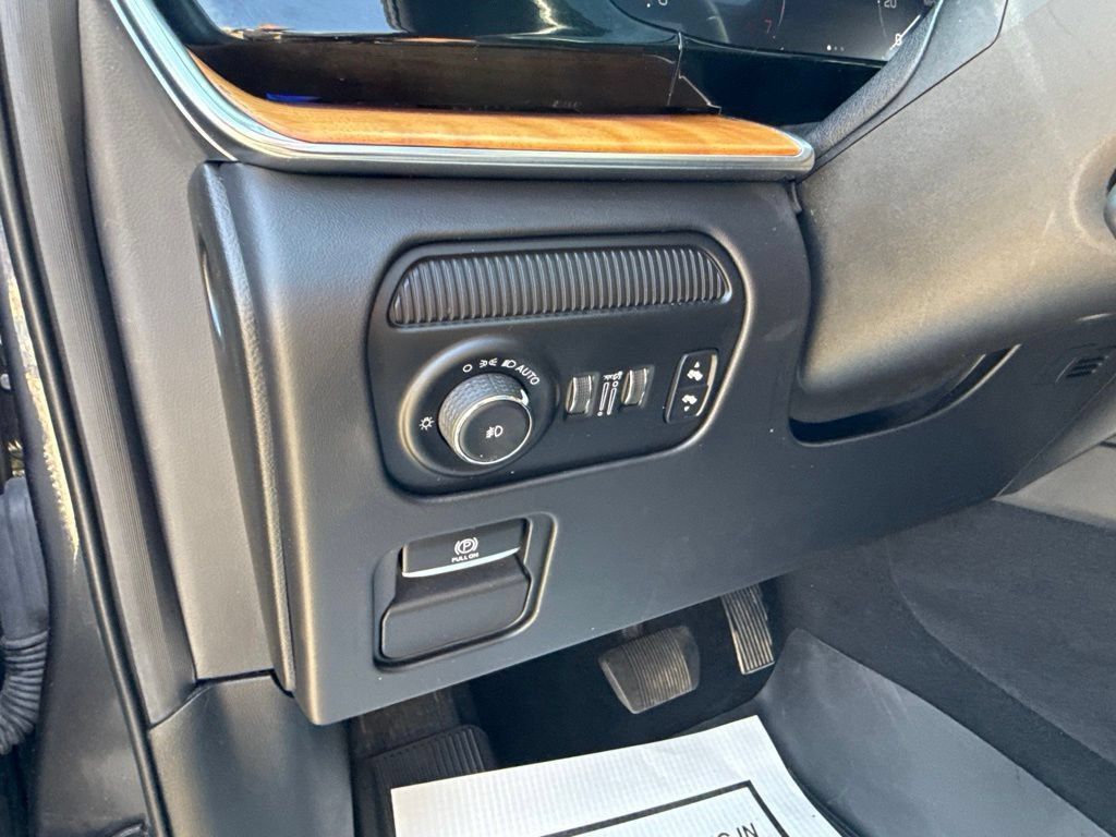 Used 2022 Jeep Grand Wagoneer Series III AWD/4WD image 15