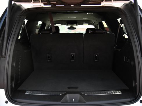 Used 2022 Chevrolet Suburban Premier RWD image 45