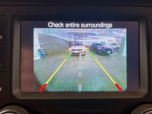 Used 2018 Jeep Cherokee Latitude w/ Altitude Package FWD image 9