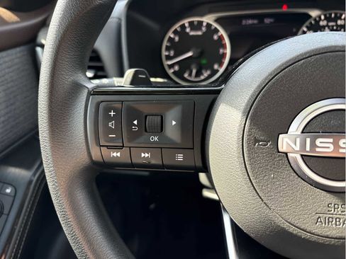 Used 2023 Nissan Rogue SV image 24