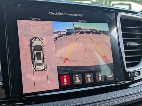 New 2025 Chrysler Pacifica Select image 25