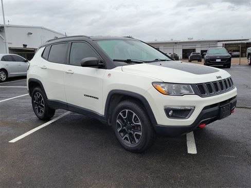 Used 2018 Jeep Compass Trailhawk w/ Cold Weather Group image 19