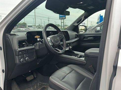 Used 2025 Chevrolet Suburban RST w/ Comfort Package AWD/4WD image 5
