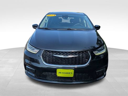 Used 2023 Chrysler Pacifica Touring-L FWD image 2