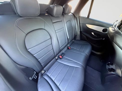 Used 2019 Mercedes-Benz GLC 300 4MATIC image 18