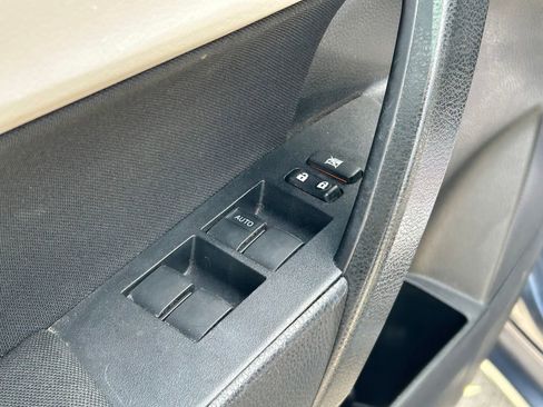 Used 2018 Toyota Corolla LE FWD image 21
