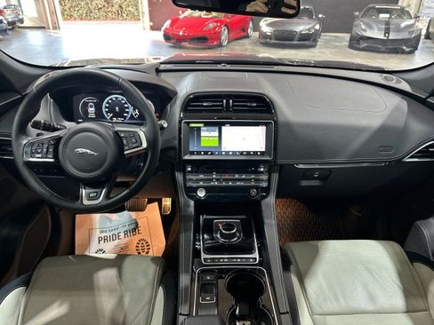 Used 2017 Jaguar F-PACE R-Sport image 6