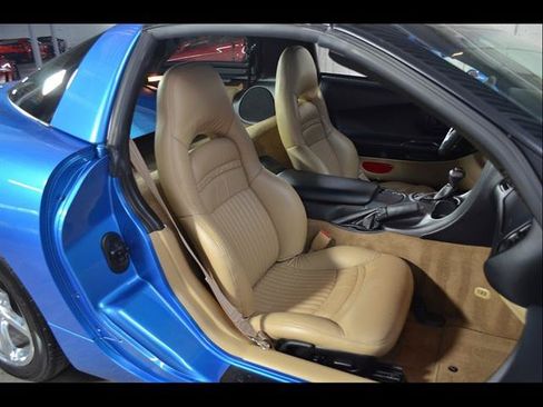 Used 2000 Chevrolet Corvette Coupe w/ Roof Pkg RWD image 20