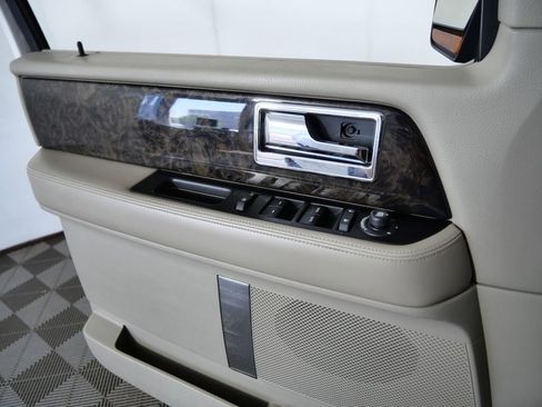 Used 2016 Lincoln Navigator Select AWD/4WD image 27