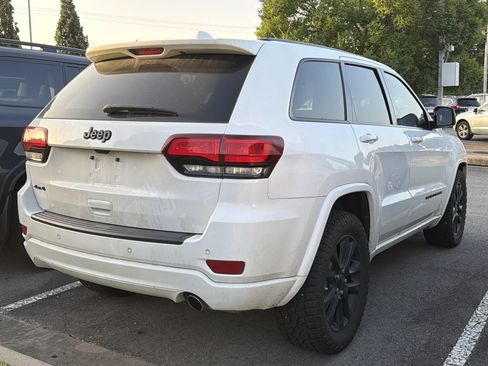 Used 2021 Jeep Grand Cherokee Laredo X AWD/4WD image 4