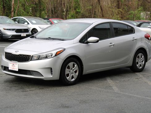 Used 2017 Kia Forte LX w/ LX Popular Package image 3