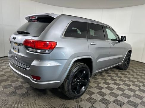 Used 2015 Jeep Grand Cherokee Altitude image 3