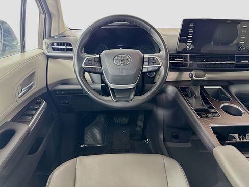 Used 2024 Toyota Sienna XLE image 22
