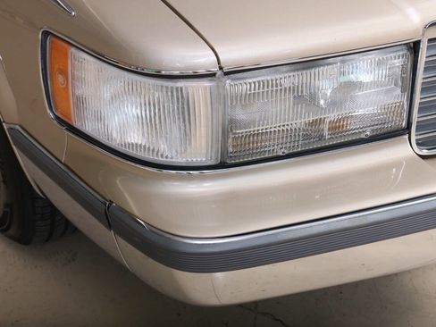 Used 1994 Cadillac Fleetwood Brougham RWD image 20
