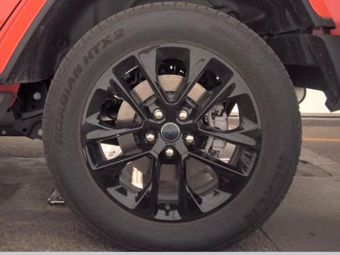 Used 2025 Jeep Wrangler Unlimited Sahara image 18