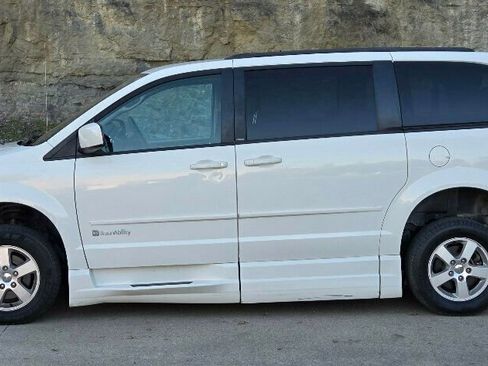 Used 2013 Dodge Grand Caravan SXT image 3