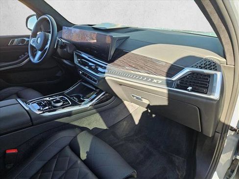 Certified 2025 BMW X7 xDrive40i w/ M Sport Package image 22