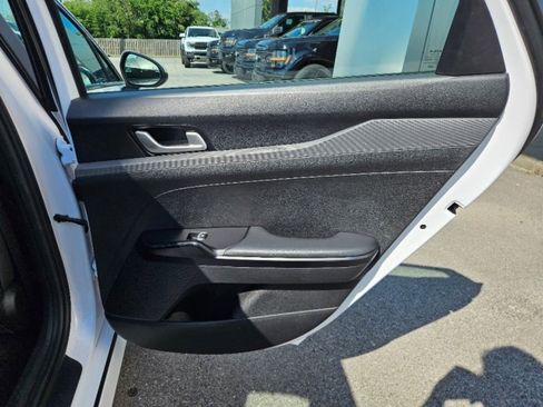 Used 2023 Kia K5 LXS image 12