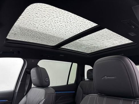 New 2026 Buick Enclave Avenir image 5