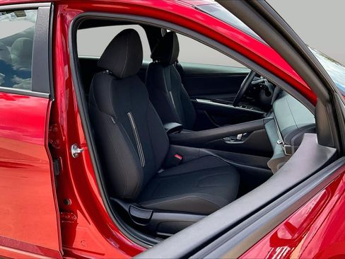 Used 2025 Hyundai Elantra SEL FWD image 9