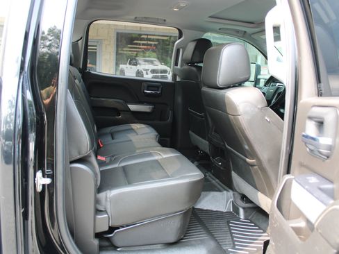 Used 2019 Chevrolet Silverado 2500 LTZ w/ Duramax Plus Package AWD/4WD image 18