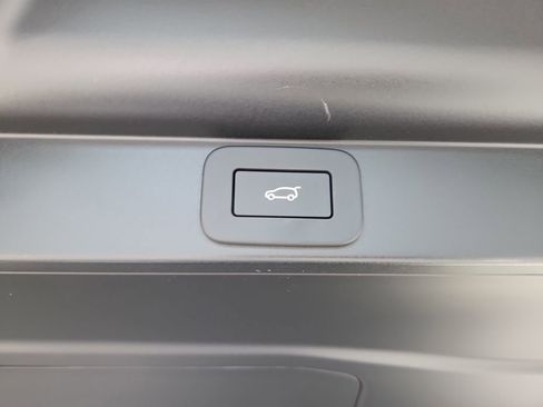 New 2025 Land Rover Range Rover SE image 14