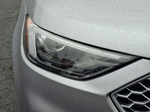 Used 2024 Ford Edge SEL w/ Convenience Package image 9