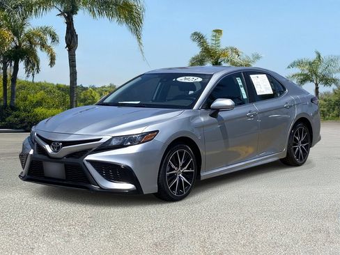 Used 2023 Toyota Camry SE FWD image 2