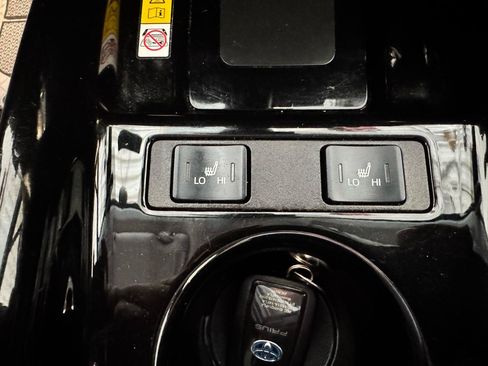 Used 2021 Toyota Prius FWD image 18