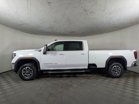 New 2026 GMC Sierra 2500 SLE w/ SLE Value Package; image 3