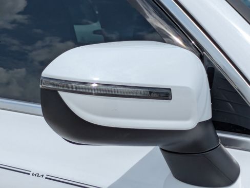 Used 2024 Kia Telluride EX w/ EX Captain's Chair Package FWD image 12