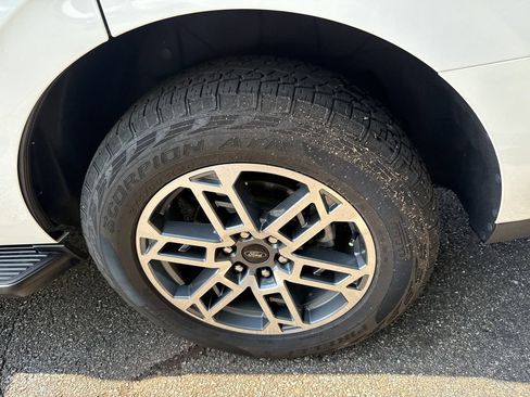 Used 2025 Ford Expedition Active AWD/4WD image 19