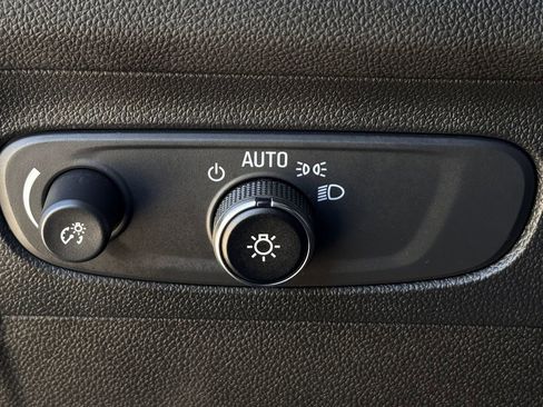 Used 2023 Buick Envision Preferred image 21