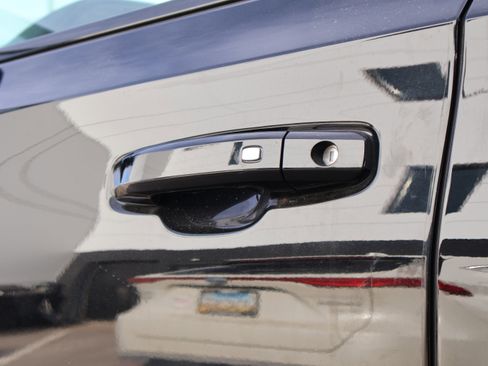 Used 2022 Chevrolet Suburban RST w/ Sport Performance Package image 23