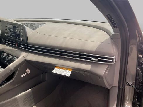 Certified 2026 Hyundai Elantra SE FWD image 19