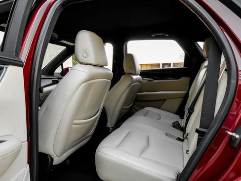 Used 2018 Cadillac XT5 FWD image 44