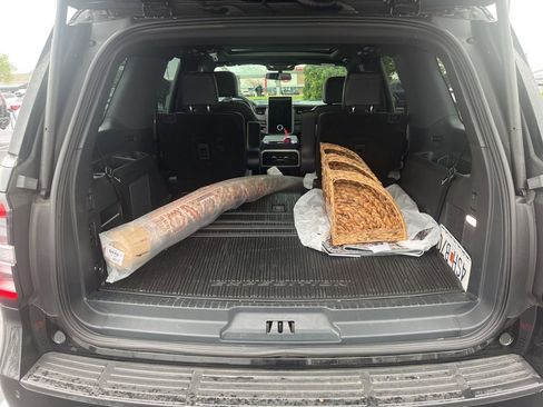 Used 2024 Ford Expedition Limited image 9