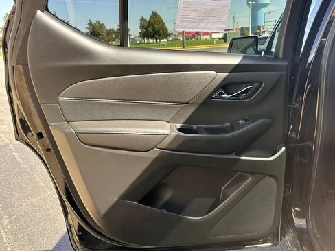 Used 2023 Chevrolet Traverse Premier AWD/4WD image 19