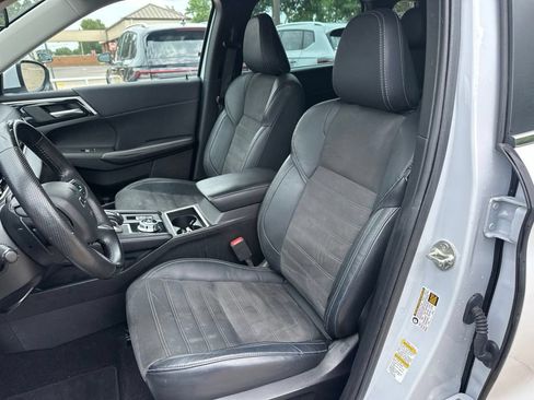 Used 2023 Mitsubishi Outlander SE FWD image 11
