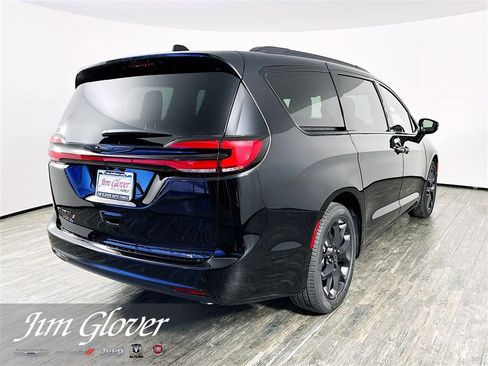 New 2026 Chrysler Pacifica Select image 8