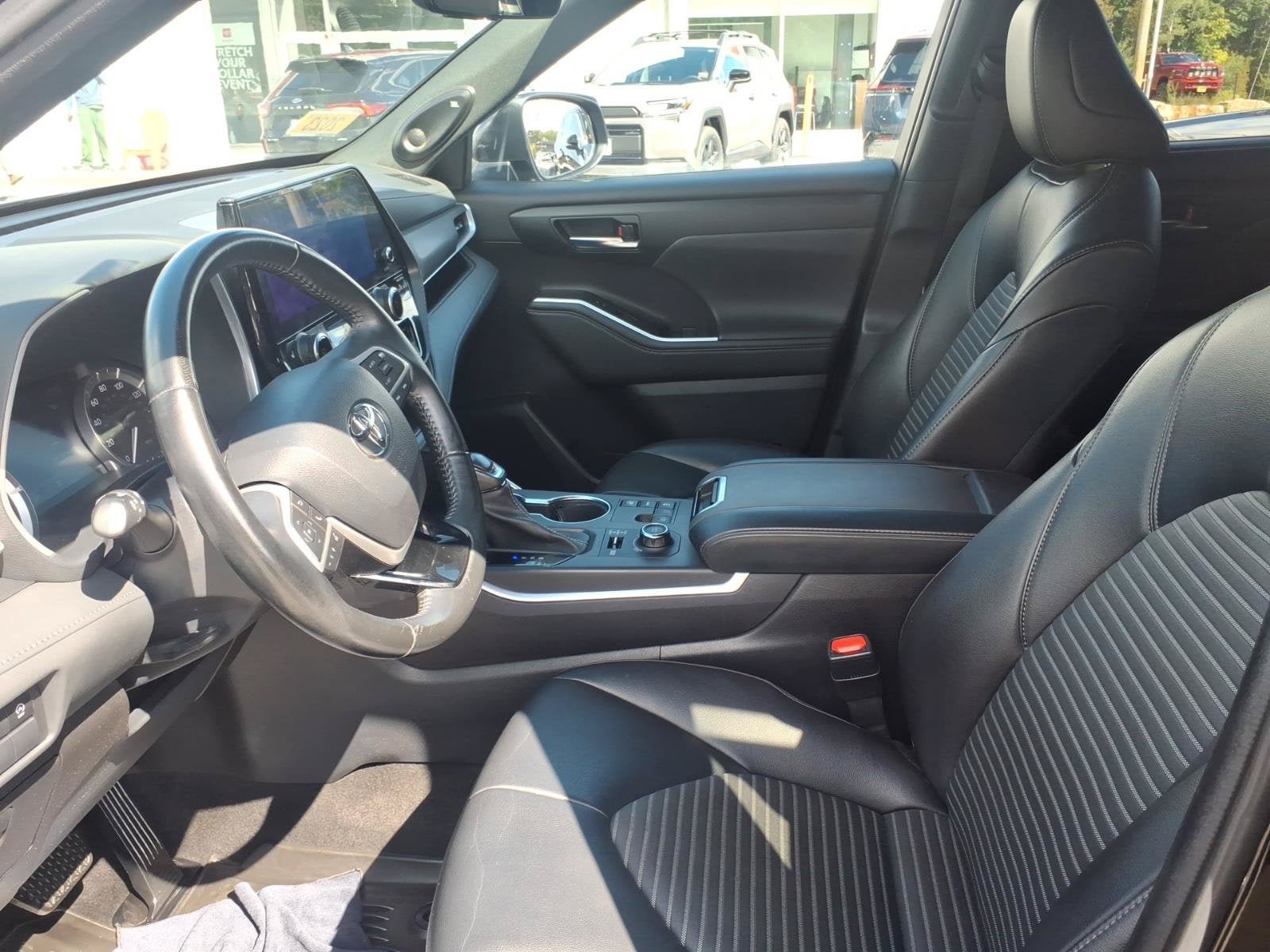 Used 2023 Toyota Highlander XSE AWD/4WD image 7