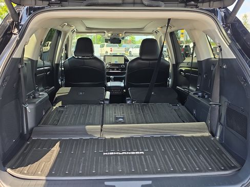 Certified 2024 Toyota Highlander Platinum AWD/4WD image 10